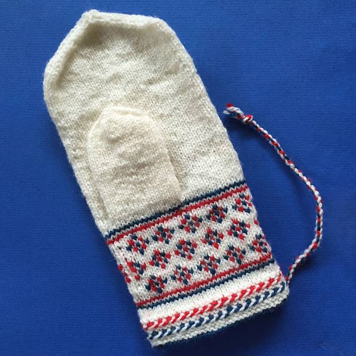 Teaser image for Sámi Knitting Traditions: Birch Leaves Mittens Online Course