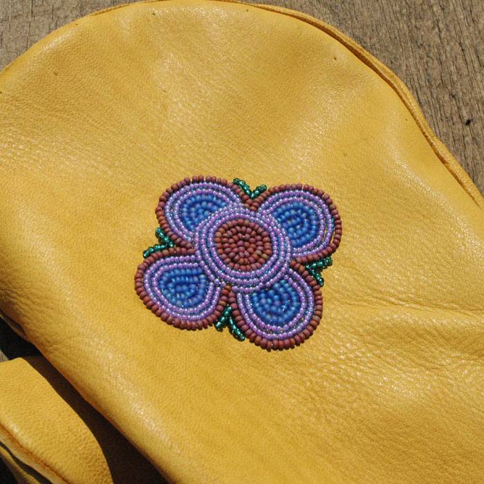 Teaser image for Deerskin Mittens with Anishinaabe-Style Beadwork