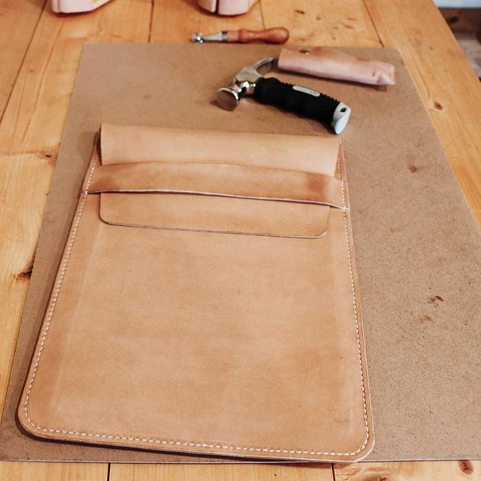 Teaser image for Hand-Sewn Leather Cases: Saddle Stitch Style