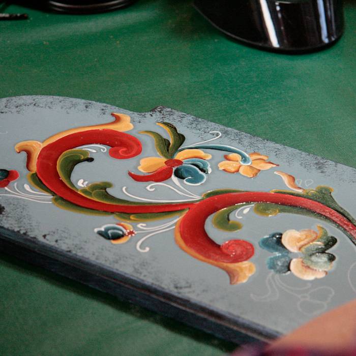 Teaser image for Rosemaling: Shaded Telemark Style & Traditions